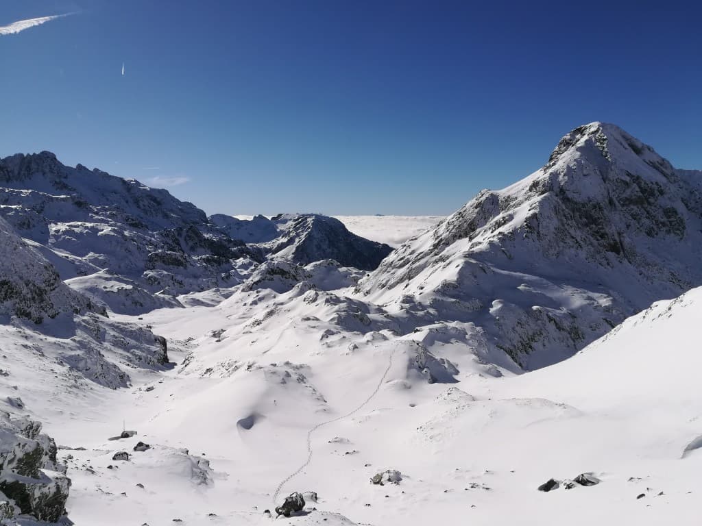 Les Belledonnes, Chamrousse au loin
