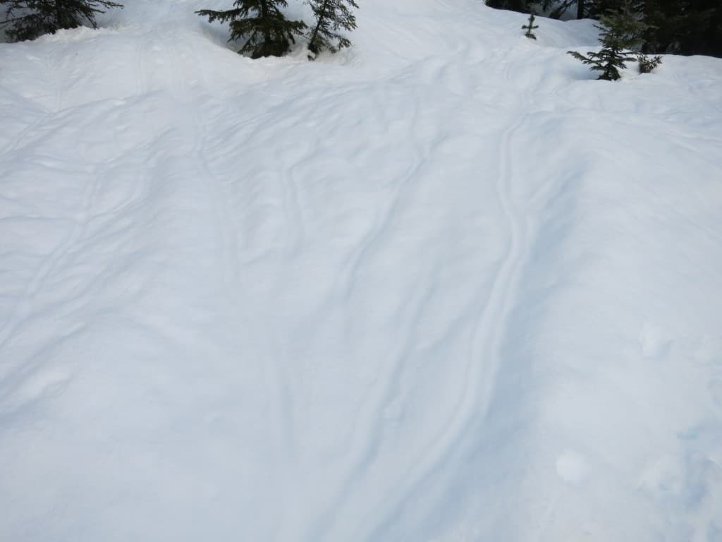 L'eau a sculpté la neige A.P