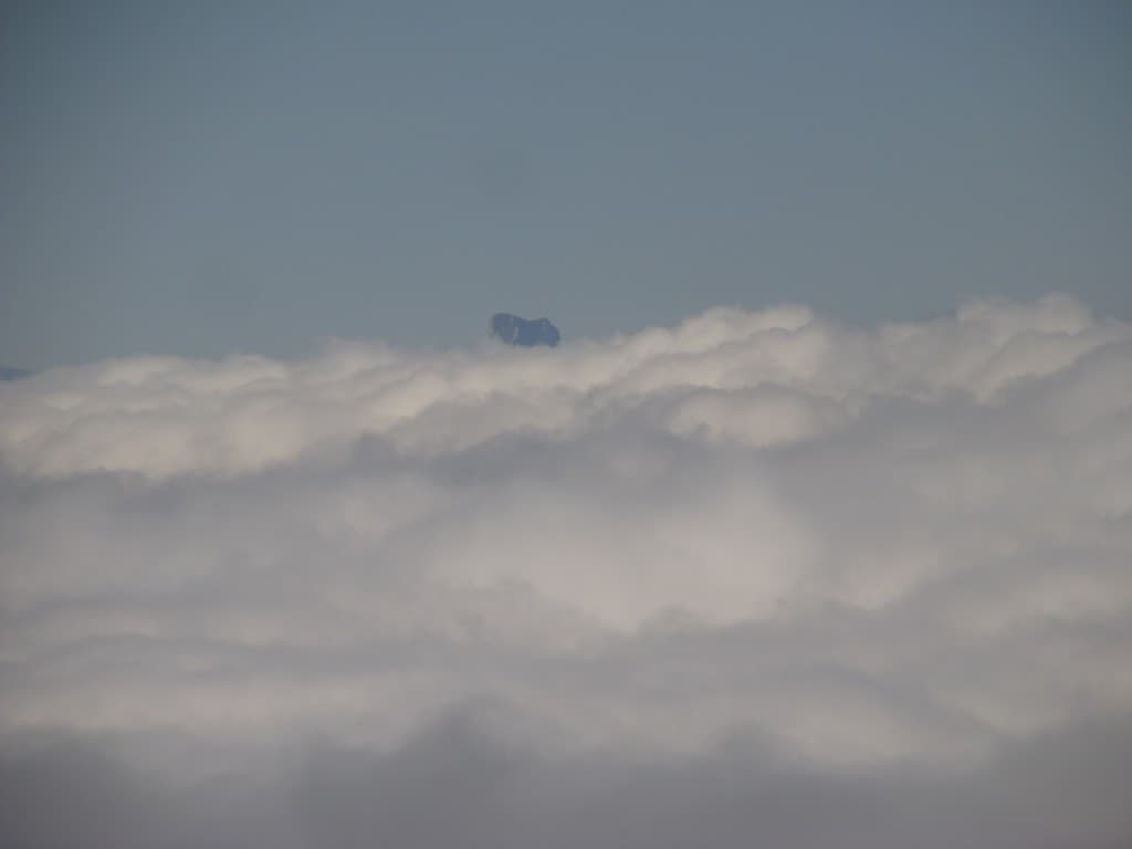 Mont Aiguille émergeant.