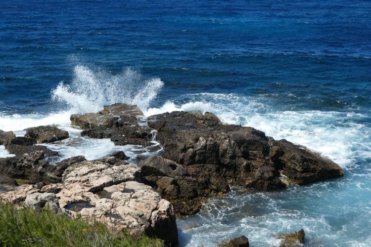mer agitée sentier du littoral