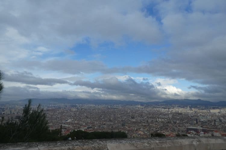 marseille sous un ciel agité