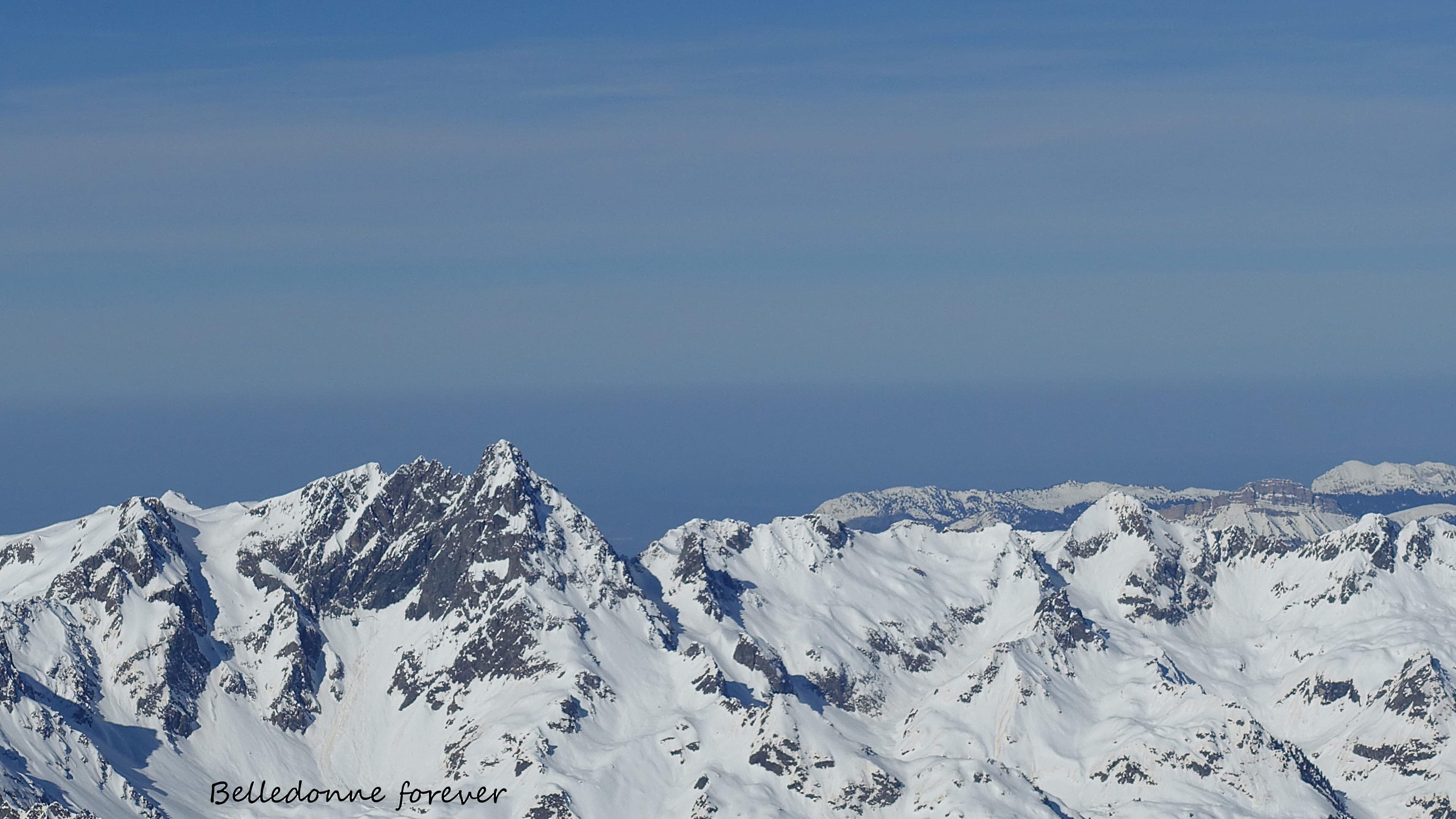 Peu de neige et du vent de sud à 3335m Grand Pic de Belledonne (2977m) et la chartreuse Chamechaude A.P.
