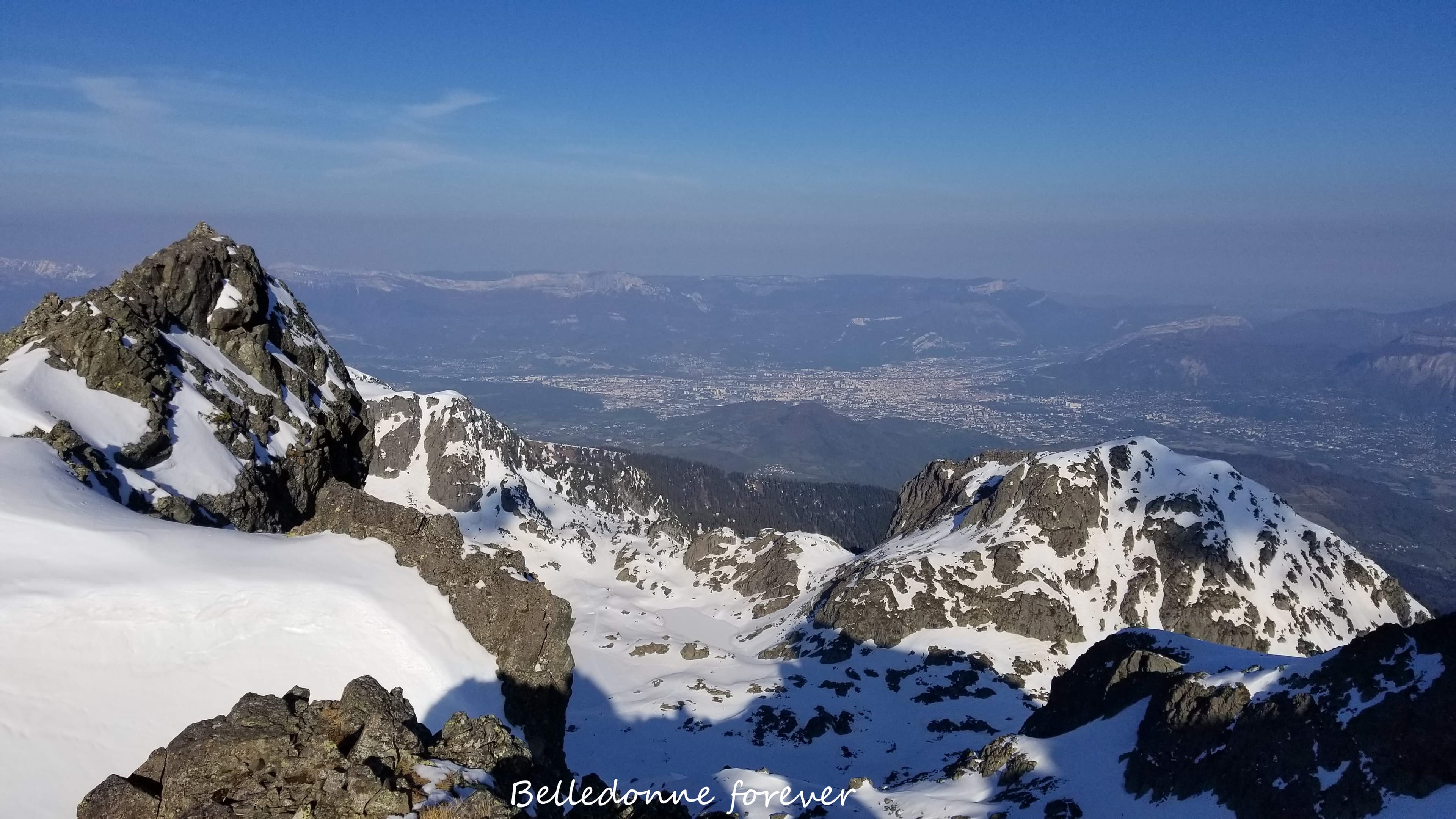 Grenoble et les lacs Roberts encore bien blanc A.P.