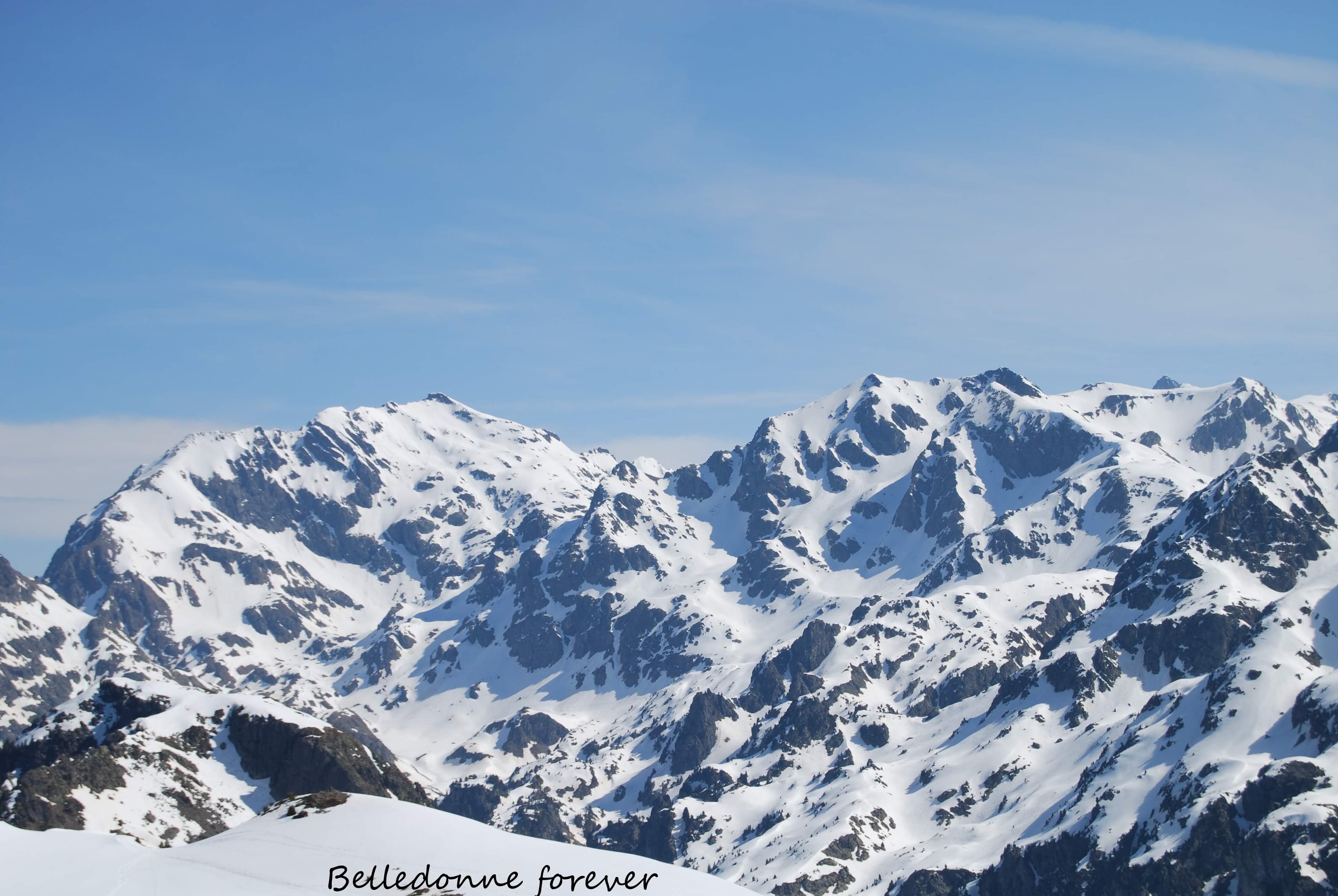 Vue sur le sud de Belledonne encore de la neige A.P.