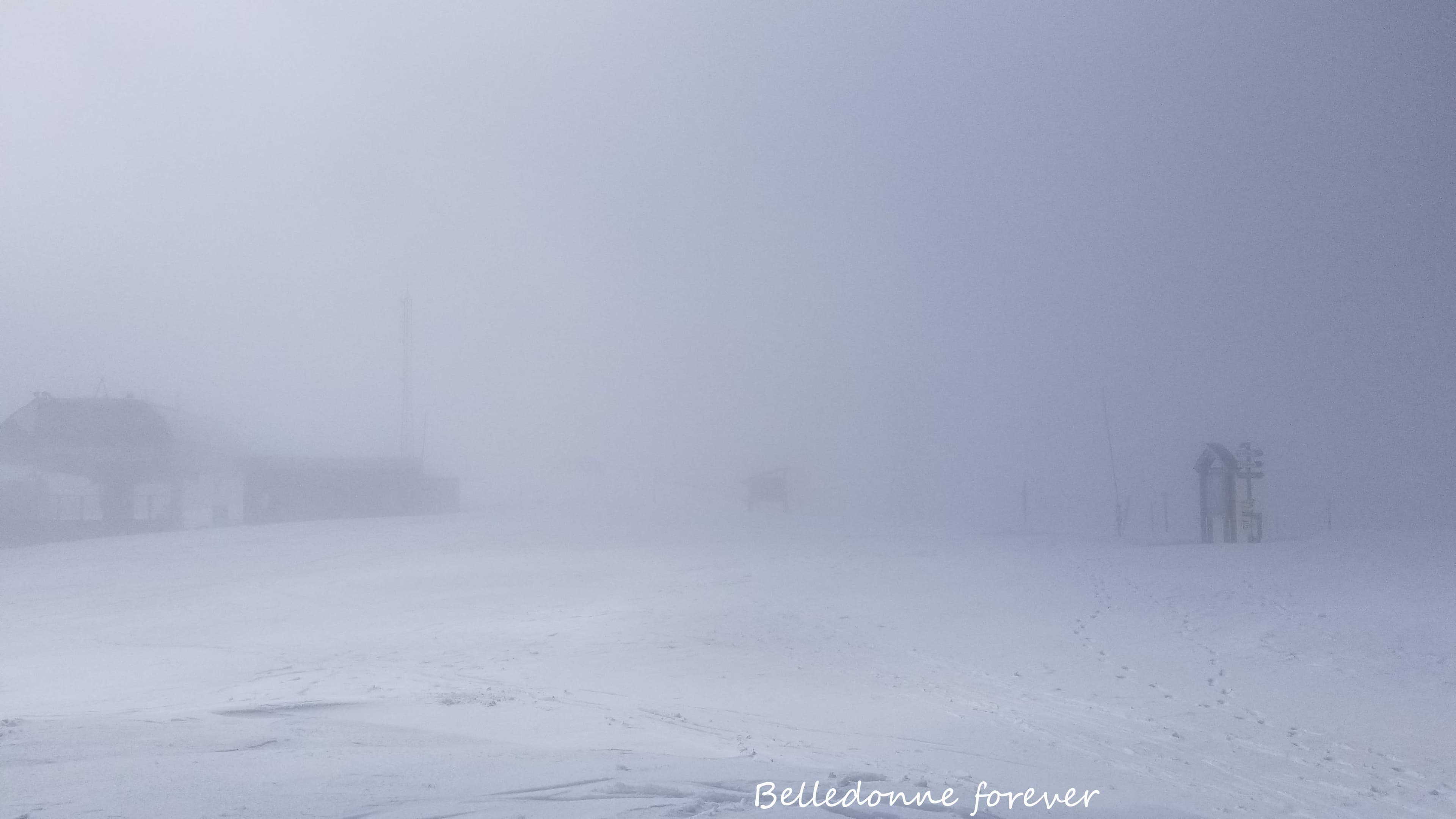 Un peu de neige et du brouillard A.P.