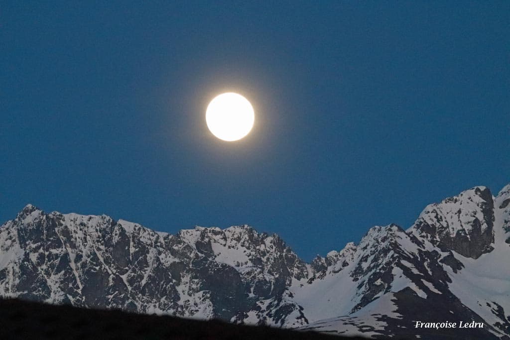 Pleine lune au-dessus de Belledonne