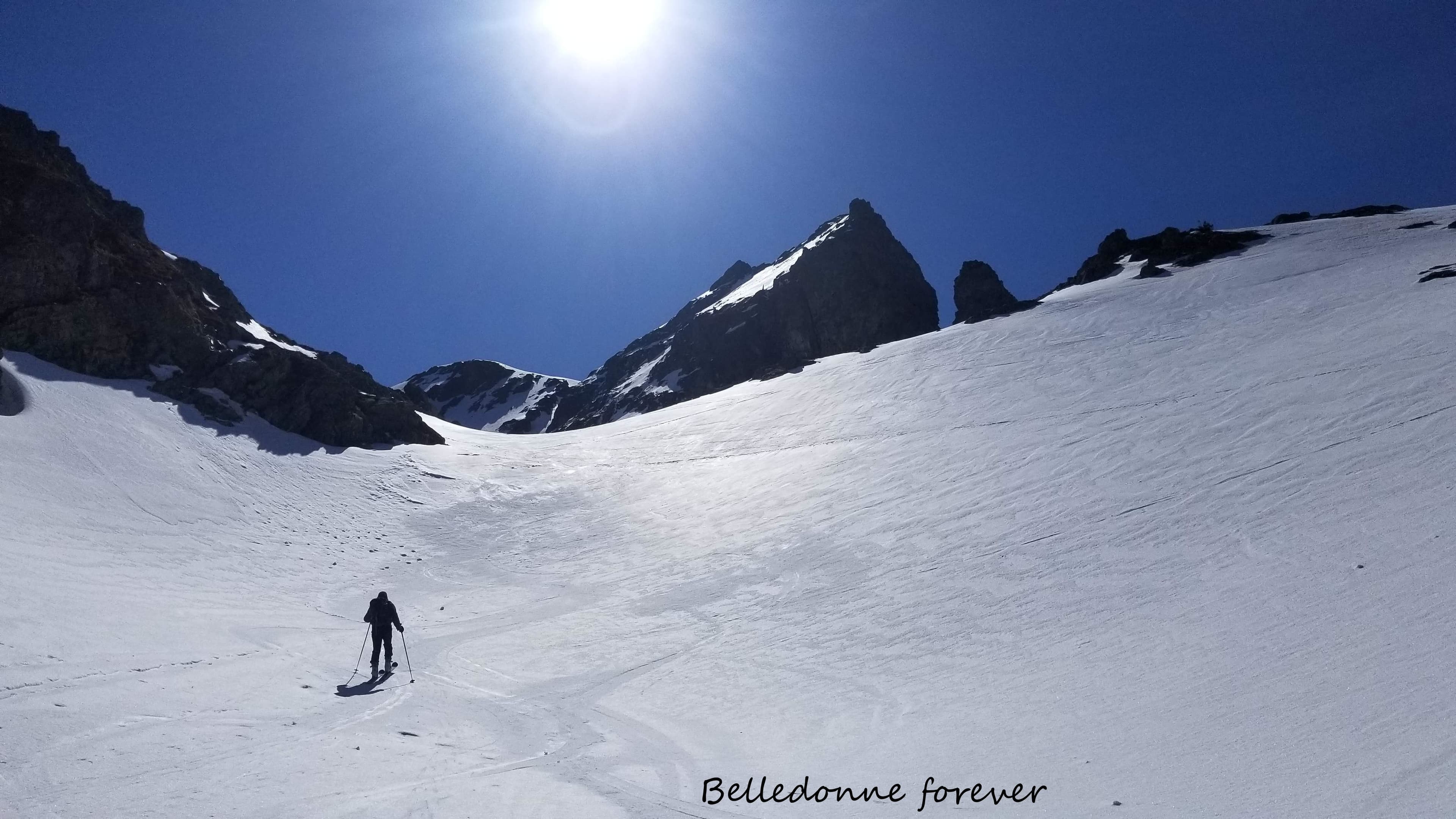 Encore pas mal de neige dans Belledonne, on chausse presque à roche Bé A.P.