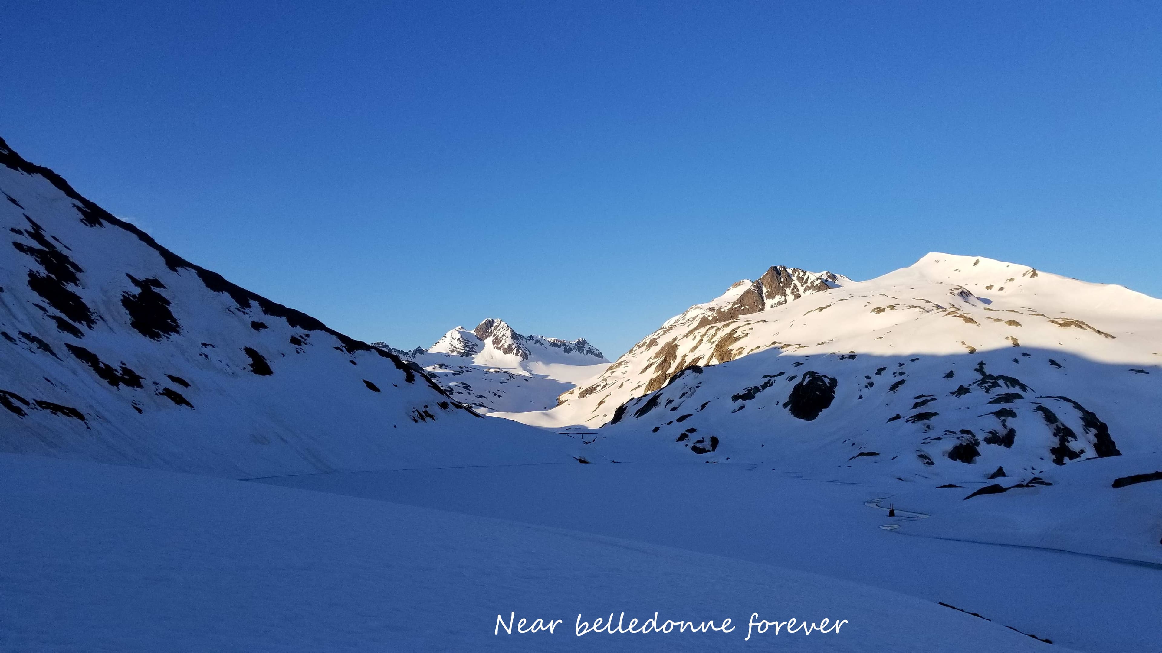 Photo prise de 2500m, ski et neige à partir de 2100m... pour une presque mi juin A.P.