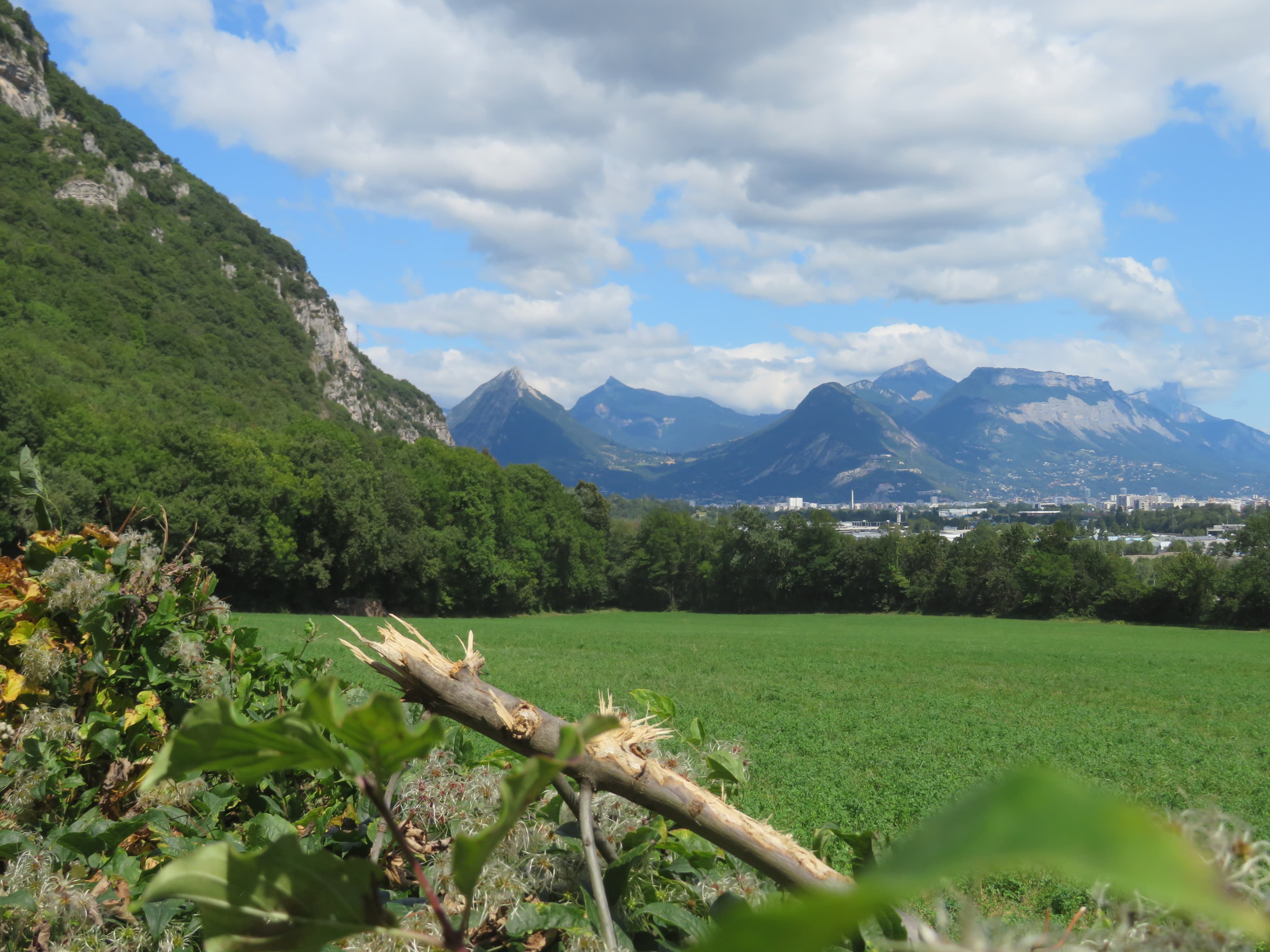 au pied du Rocher de Comboire