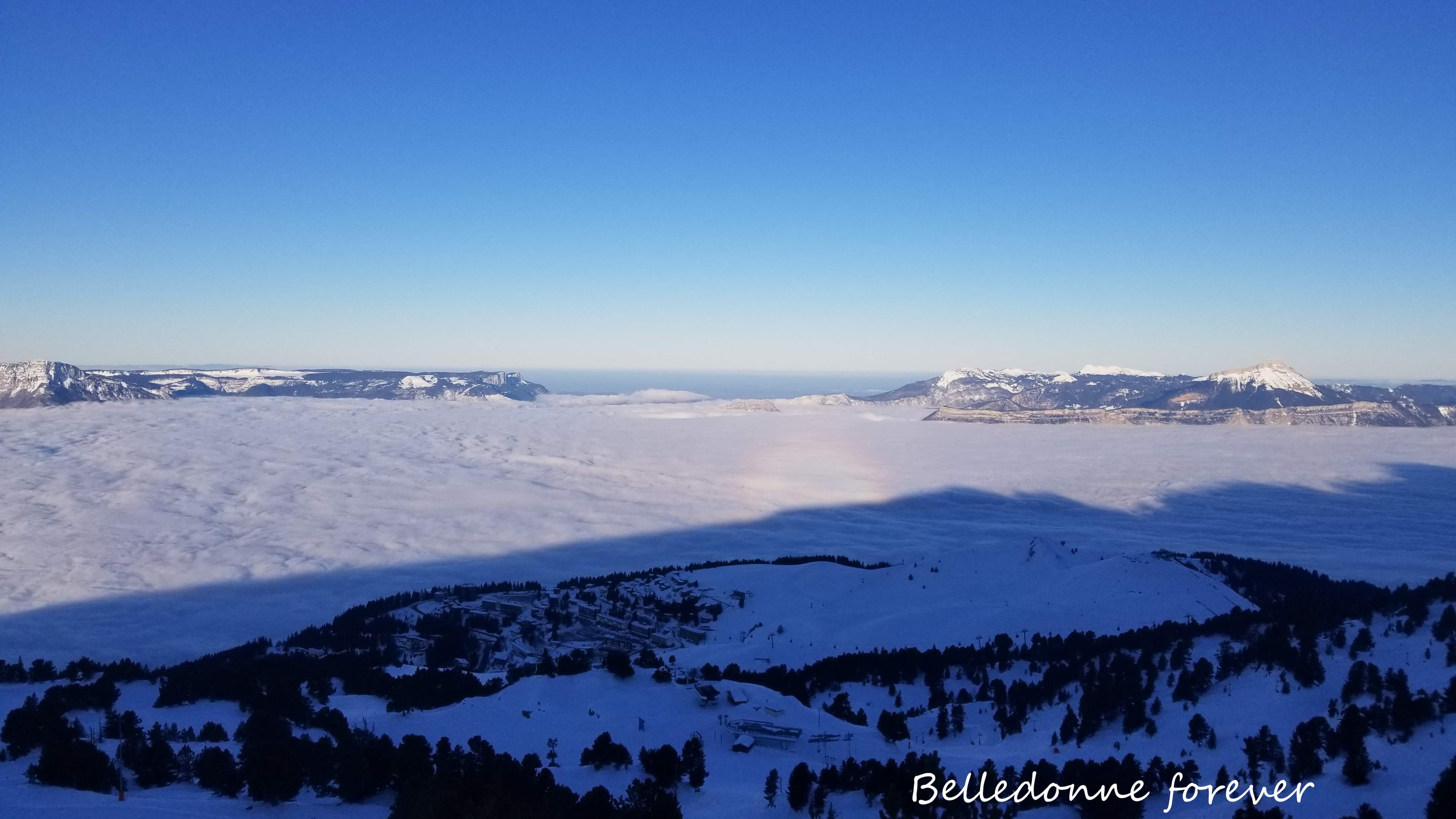 Doux avec une mer de nuages à 1000m A.P.
