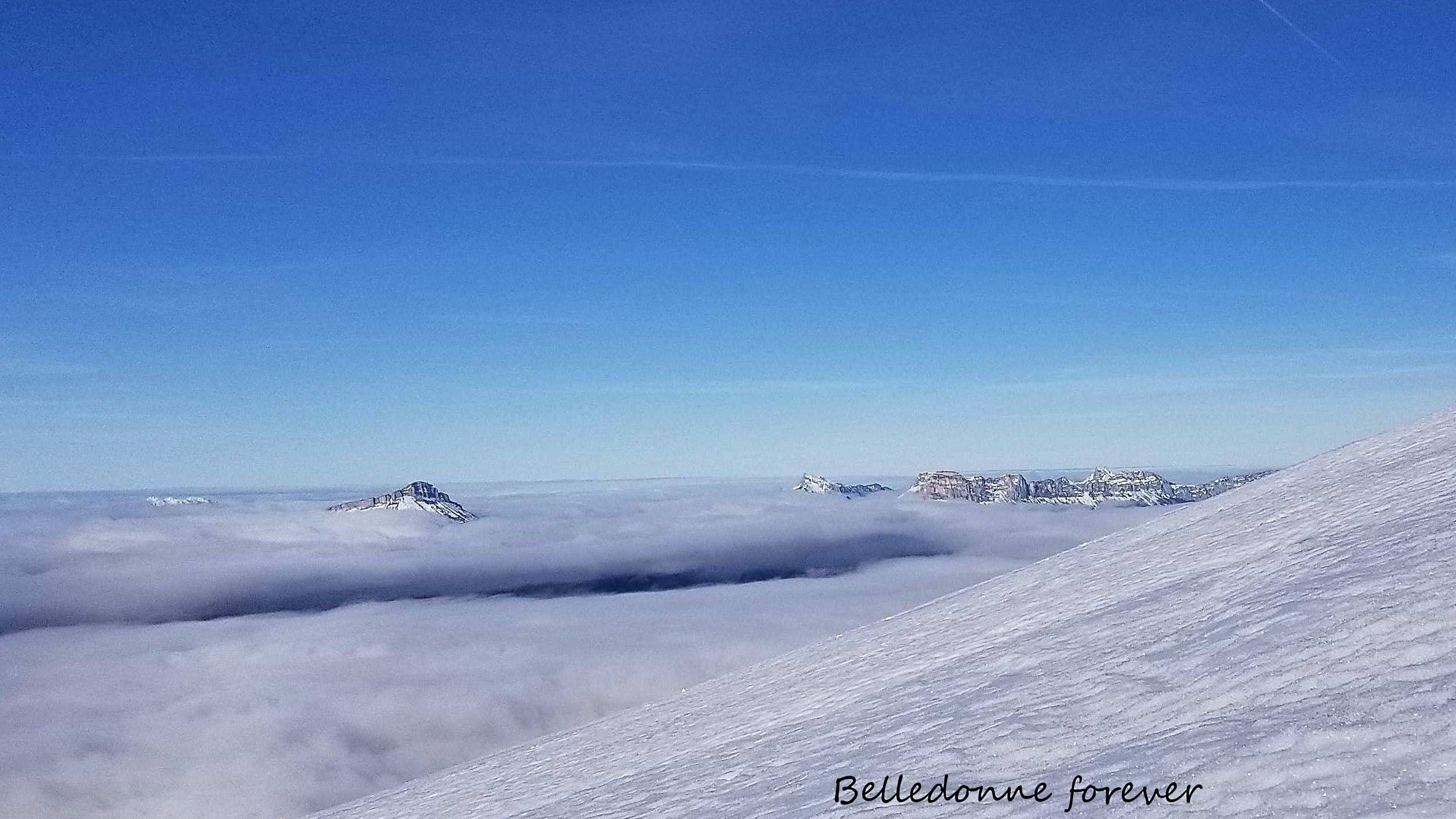 Neige humide et bien chaud à 2250m - mer de nuages à 1500m A.P.
