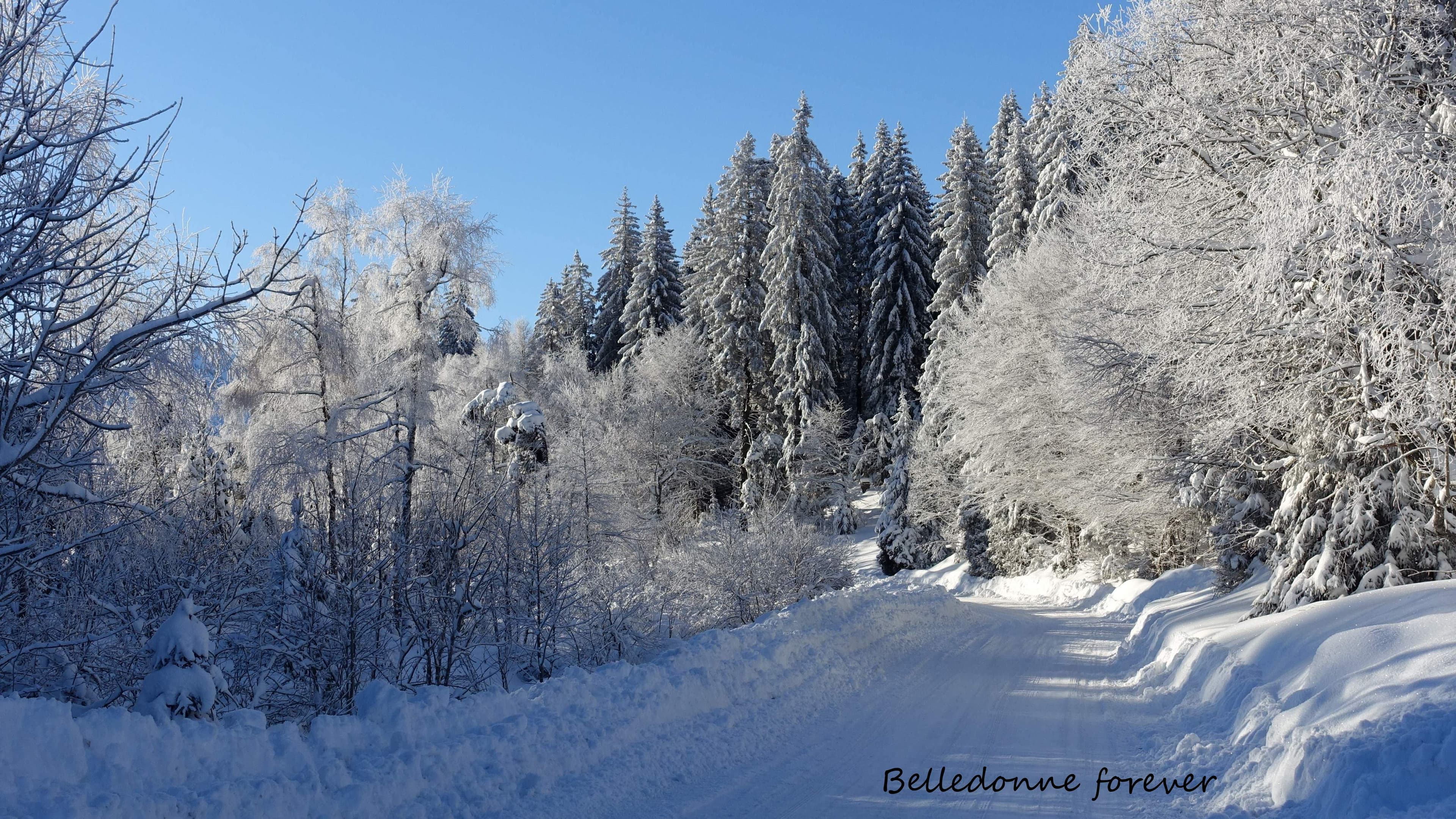 Routes dans Belledonne froid en bas A.P.