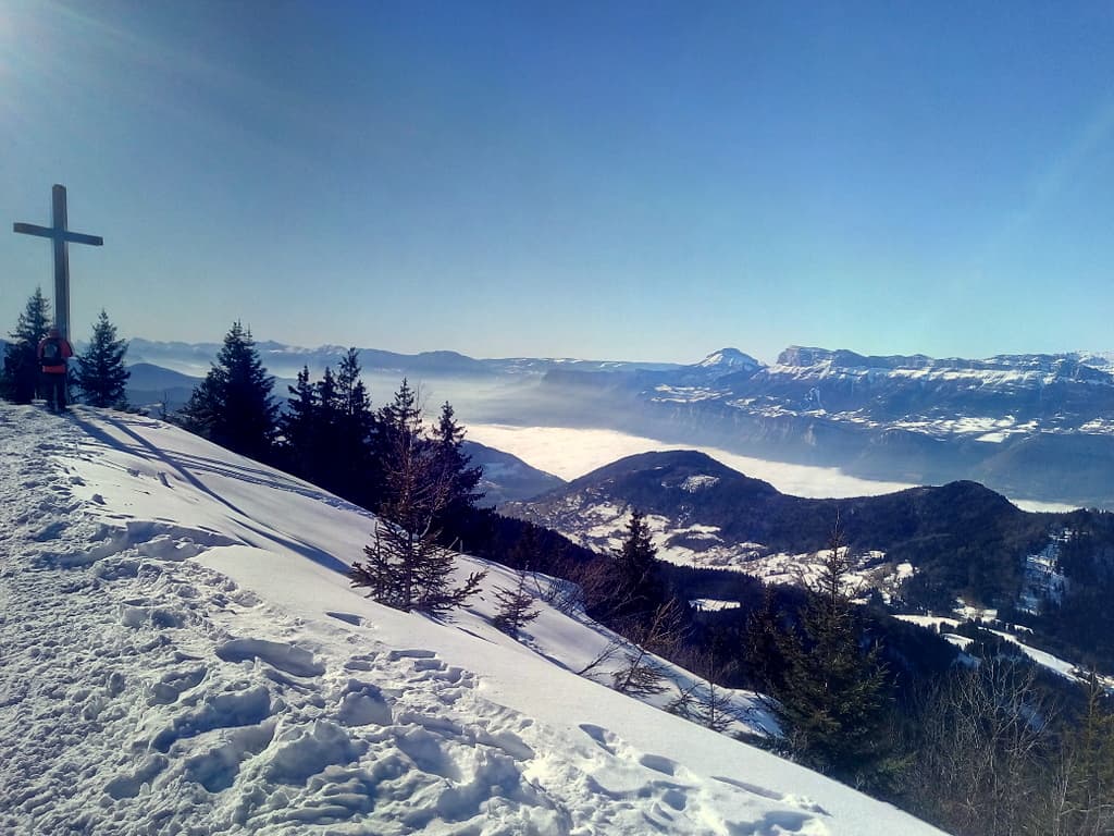Brouillard froid en vallée, tenace