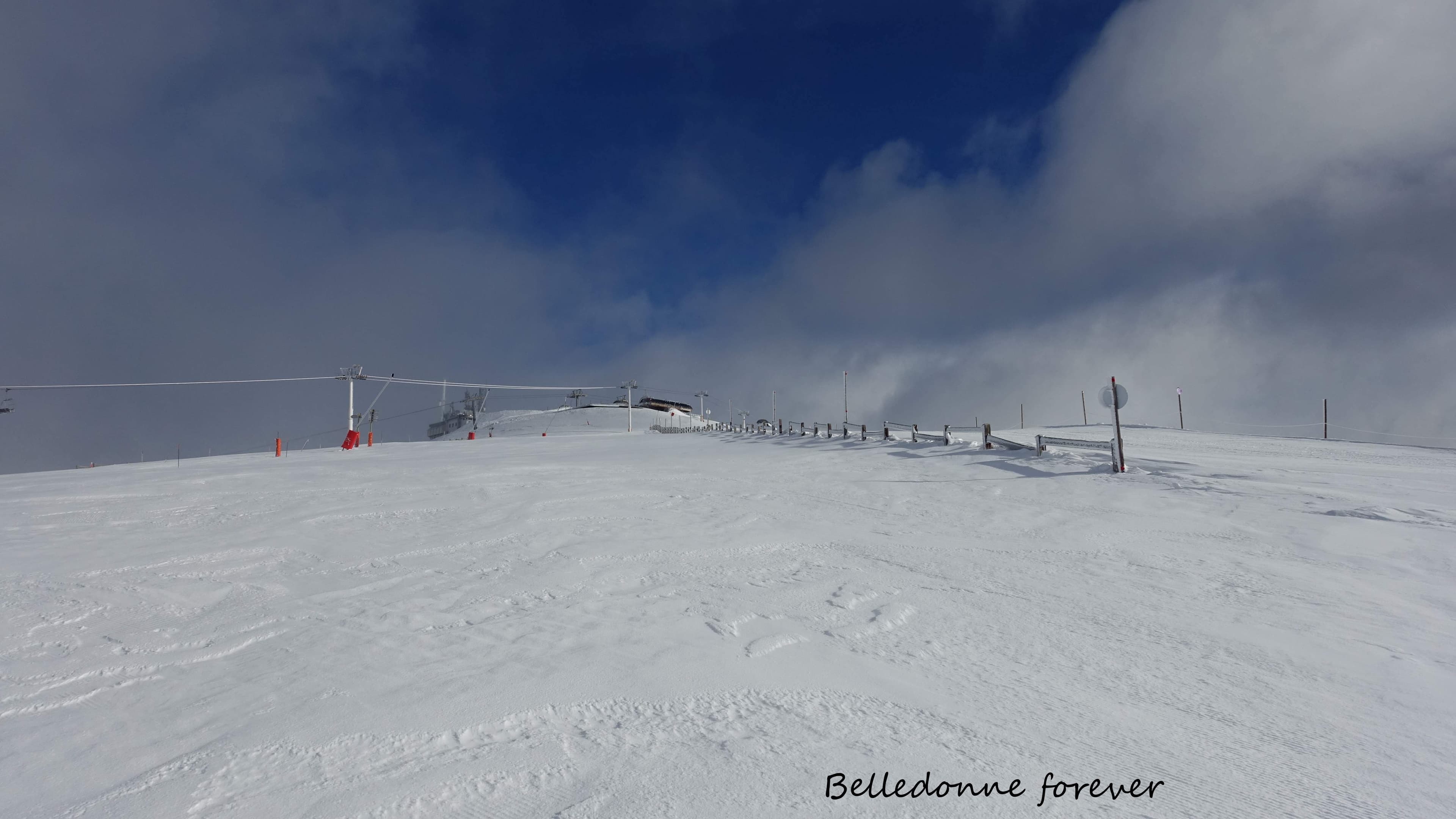Depuis 2 jours haut de la station fermée un peu de vent A.P.
