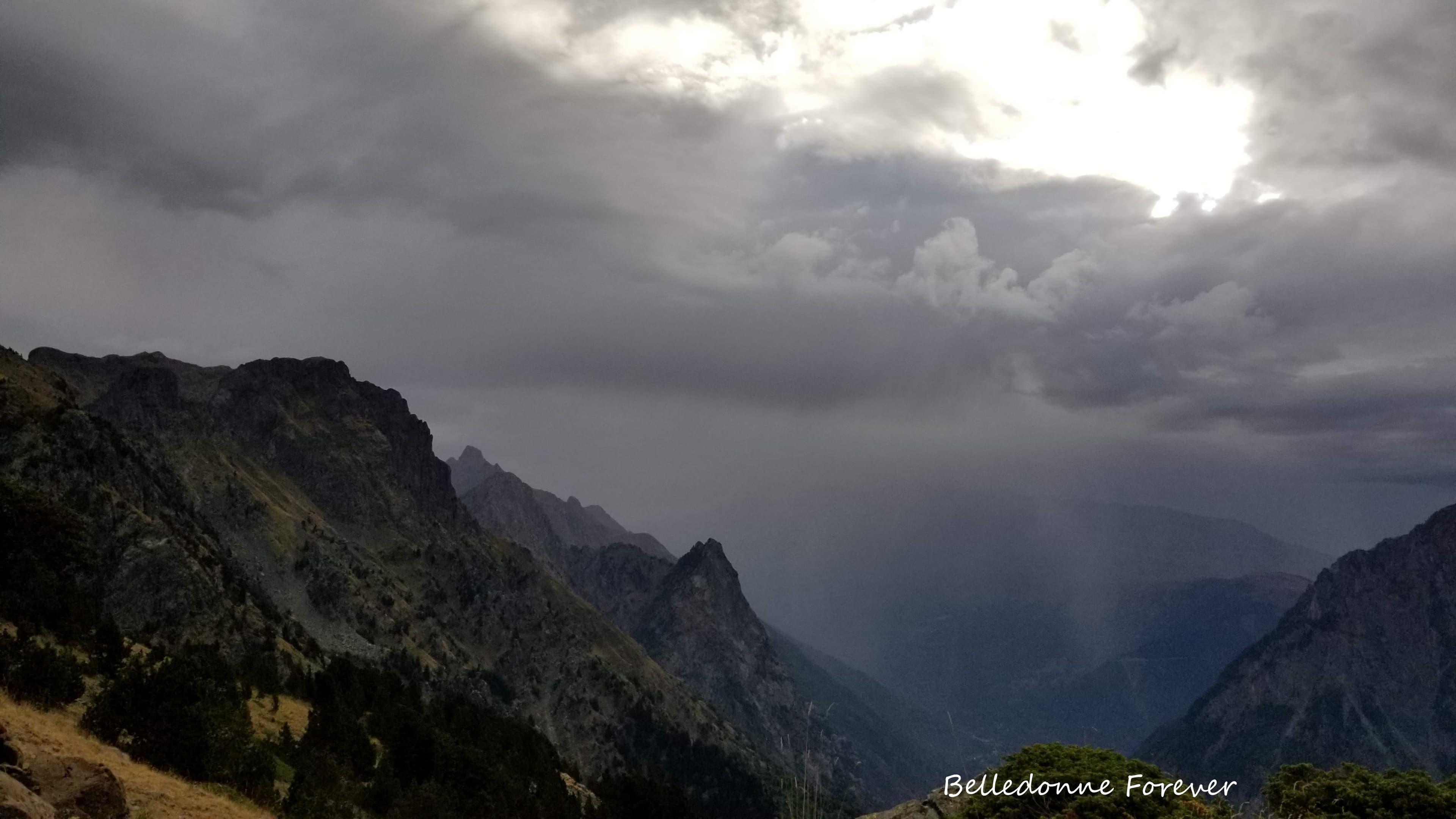 Un peu de pluie sur Belledonne ce matin A.P.