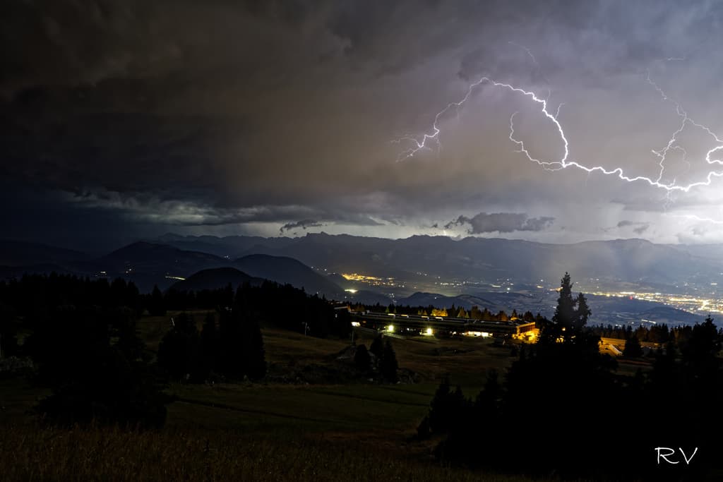 Nuit électrique sur la région grenobloise