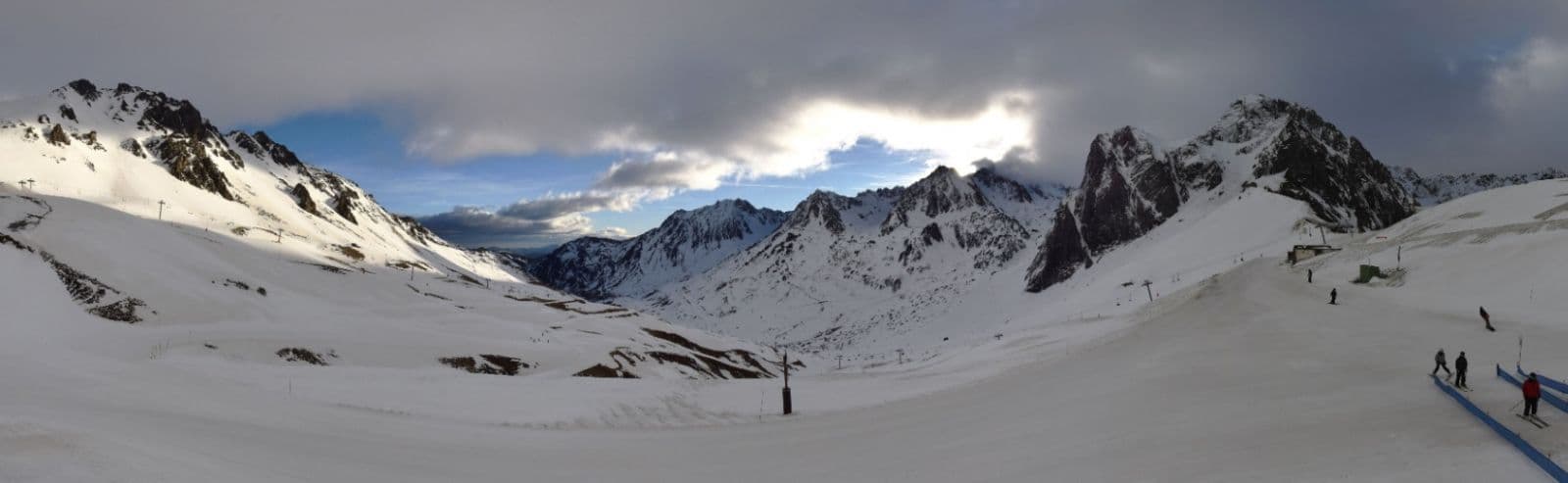 Image d'illustration pour Enneigement en montagne : bilan très contrasté pour Noël et prévisions