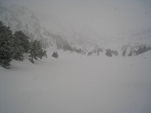 Lac achard dans la tempète