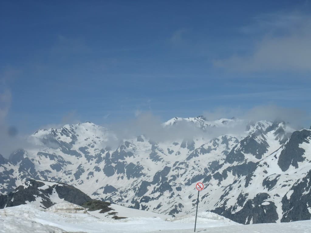 Il reste de la neige  A.P.