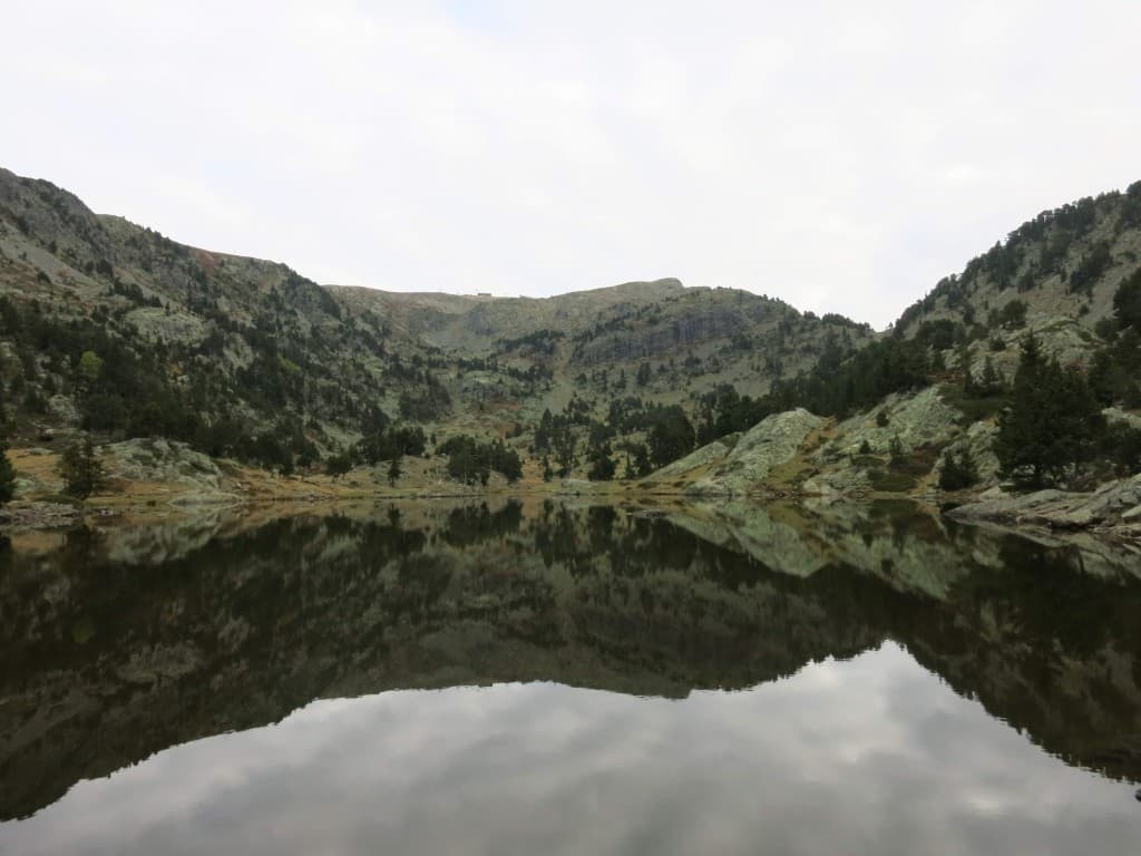 Le Lac Achard (1917m) bien gris A.P.