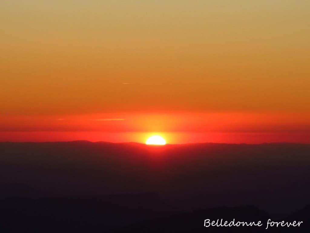 21 h 37 le soleil se couche A.P. 