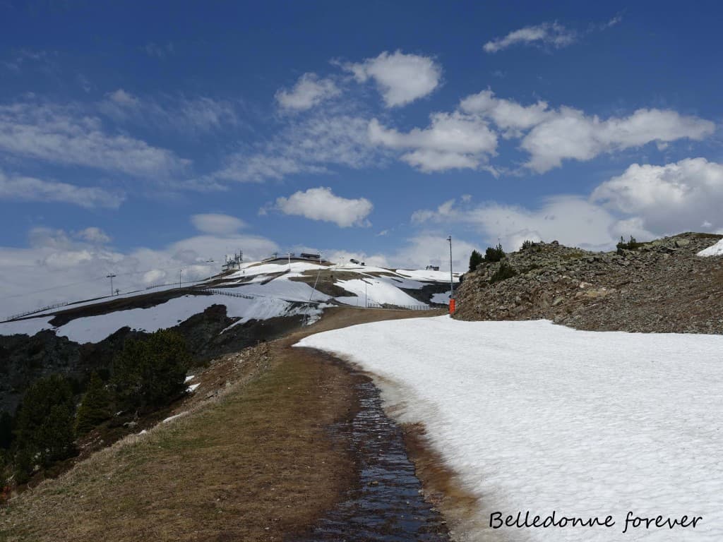 Fort vent de sud la neige fond A.P.