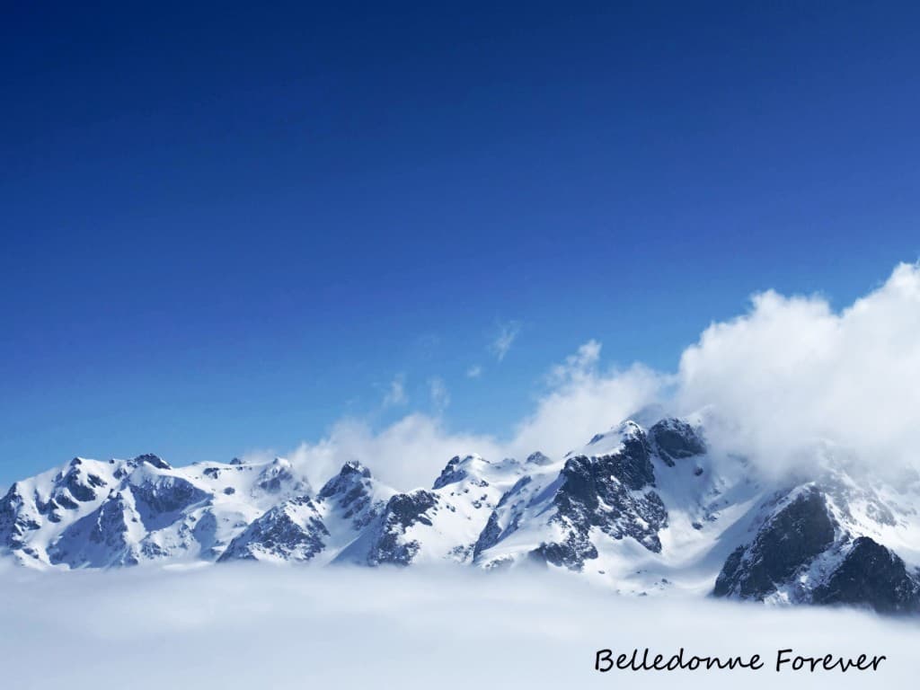 Les sommets de Belledonne émergent A.P.